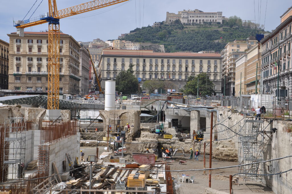 Piazza Municipio, cantiere metropolitana linea 1